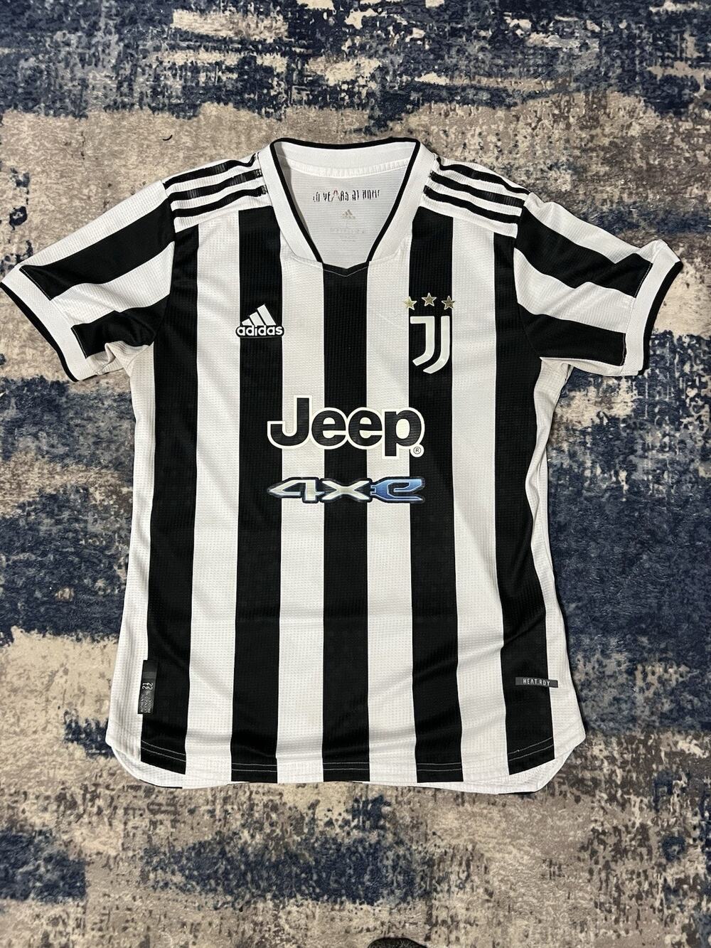 Size. L- Mens Adidas Juventus Jersey Home football shirt 2021/22